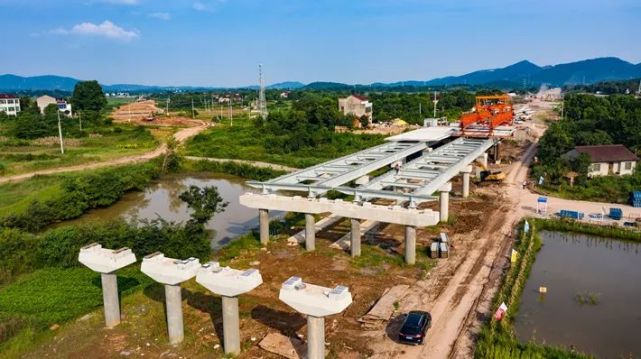 枞阳在建公路，地方经济发展的重要推动力